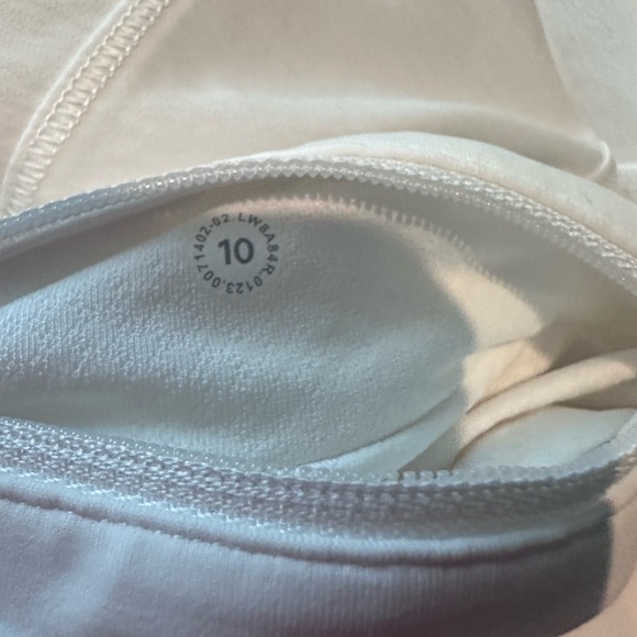 Like new - lululemon pace rival skirt size 10 - Picture 4 of 4